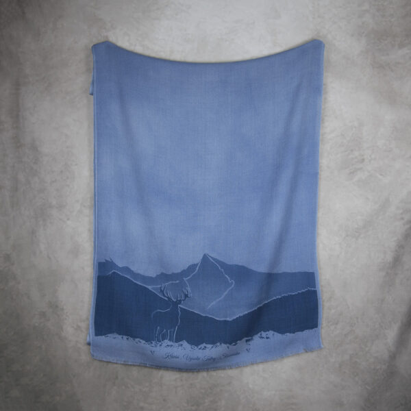 Unisex zimný šál z Merino vlny so vzorom VYSOKÉ TATRY - KRIVÁŇ BLUE, výrobený na Slovensku - Image 2